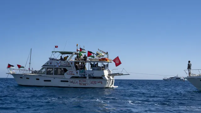 Ativistas italianos pedem medidas a Governo contra interceção de flotilha