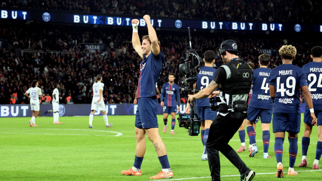 Vitinha assiste e lesiona-se no triunfo do PSG (sem Neves e Nuno Mendes)