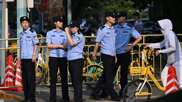 
                    Polícia chinesa desmantela três redes criminosas por extorsão a celebridades
                