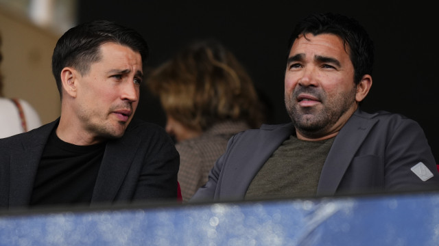 Candidato à presidência do Barcelona promete despedir Deco