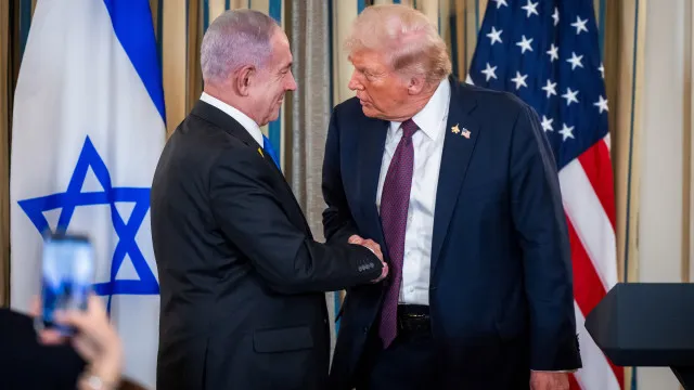 
                    Trump recusa-se a confirmar apoio a Netanyahu em eleições israelitas
                