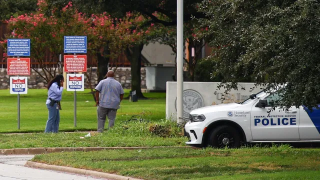 
                    Um ferido por tiros disparados por agente do serviço de imigração dos EUA
                