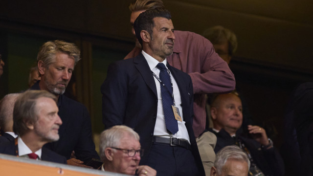 Barcelona 'em brasa' com o regresso de Figo: 