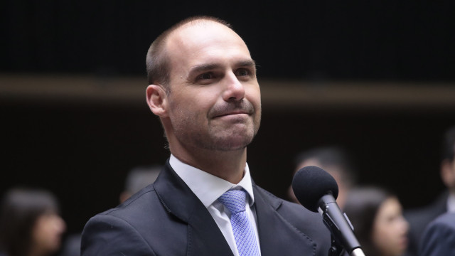 Eduardo Bolsonaro critica decisão de Moraes que aciona PGR sobre prisão
