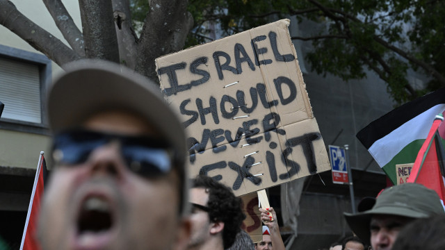 Manifestação pró-Palestina à porta do debate entre candidatos a Lisboa