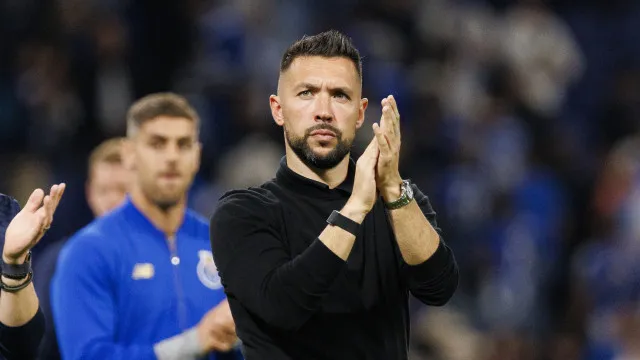 
                    Farioli aposta em Rodrigo Mora. O onze do FC Porto frente ao Tondela
                