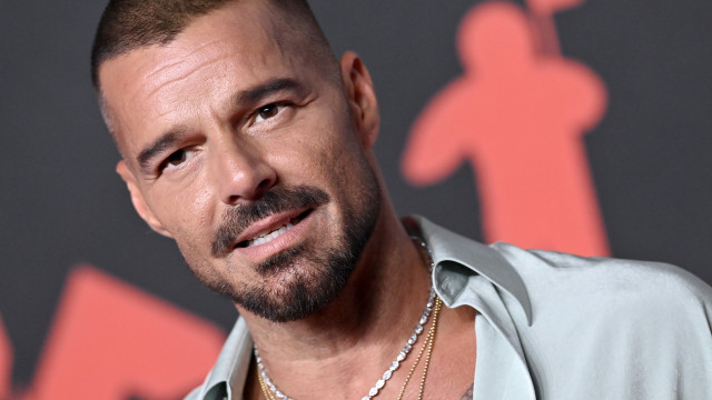 Ricky Martin vende apartamento em Nova York após oito anos com desconto de R$ 12 milhões