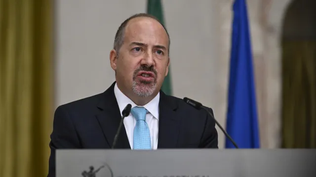 
                    Aprovada audição ao governador do BdP devido a reforma de Centeno
                