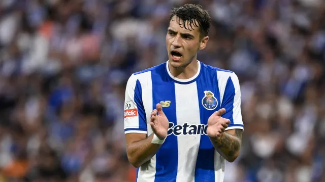 
                    Barcelona não larga Kiwior: Deco já terá falado com André Villas-Boas
                