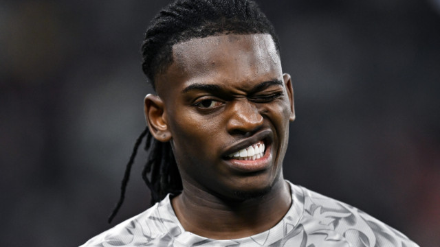 Cassano 'arrasa' Rafael Leão: 