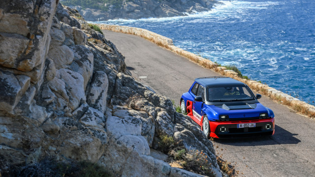 Sucessor do lendário Renault 5 Turbo com 555 cv estreou-se em público