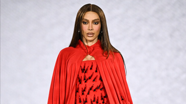 'Você vai se arrepender', ameaça Anitta após relatos de furtos nos Ensaio do Rio