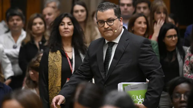 
                    Como é que o OE2027 vai impactar a sua vida? Ministro explica
                