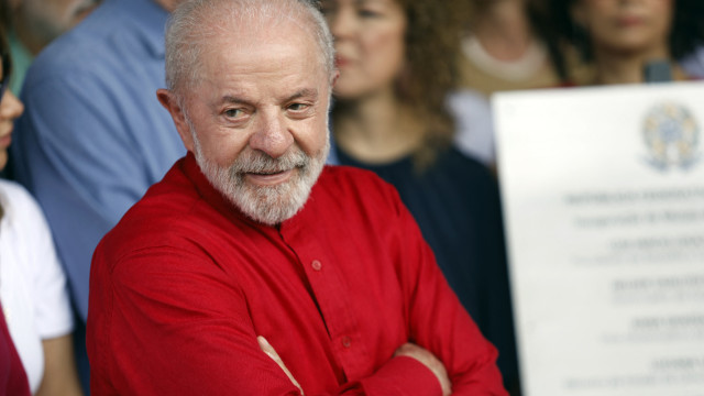 Lula diz que 'vira-latas' queriam que ele rastejasse atrás de Trump