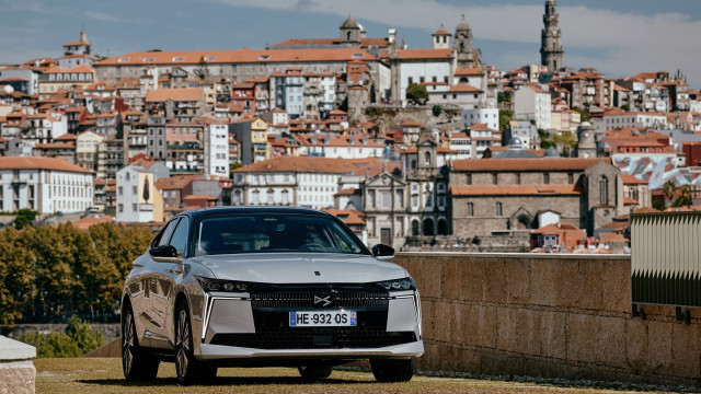 Novo DS Nº4 elétrico e híbrido chega a Portugal este mês