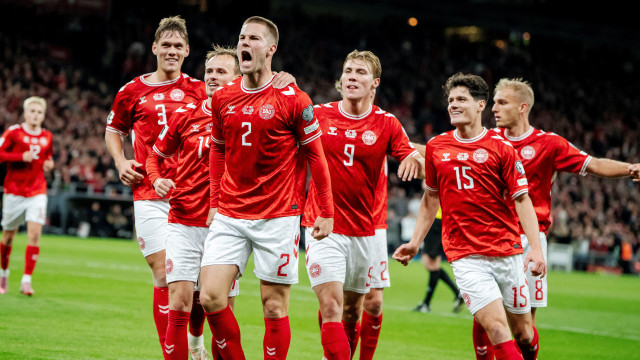 Grécia em maus lençóis. Dinamarca afasta trio de 'portugueses' do Mundial