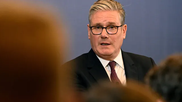 
                    Trabalhistas chumbam proposta para abrir investigação a Starmer
                