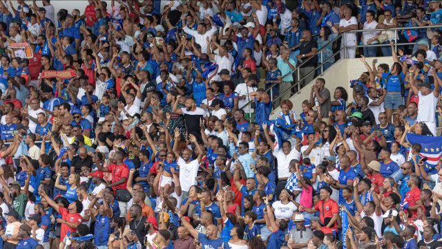 
                    Cabo Verde emite moeda e selo para assinalar estreia no Mundial2026
                