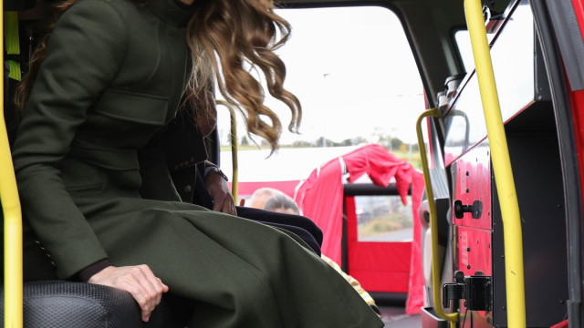 Kate Middleton usa botas com 20 anos durante visita à Irlanda do Norte