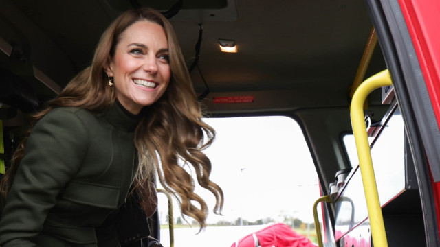 Kate Middleton usa botas com 20 anos durante visita à Irlanda do Norte