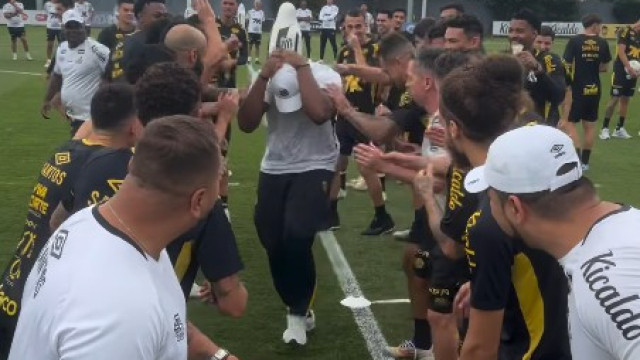 Segurança do Santos deu bolada à filha de Neymar e plantel 'vingou-se'