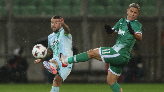 Atacante do Betis rebate rumores':