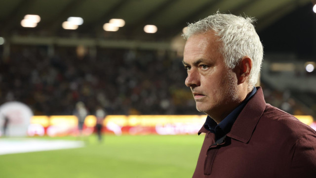 José Mourinho descontente com a exibição: