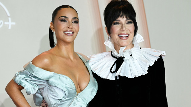 Kim Kardashian em Paris com a mãe. O look ousado após visual bizarro