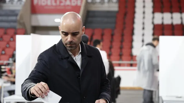 João Diogo Manteigas desafia Rui Costa e atira: "Skriniar ou Giménez?"