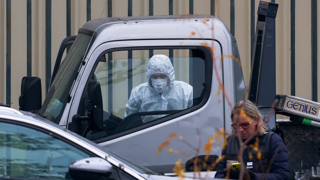 Detenções após assalto no Louvre: Do ADN 