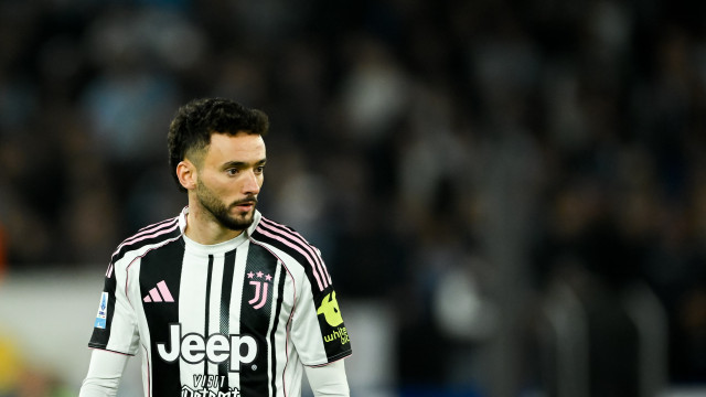 Juventus quer 'livrar-se' de João Mário e regresso a Portugal é hipótese