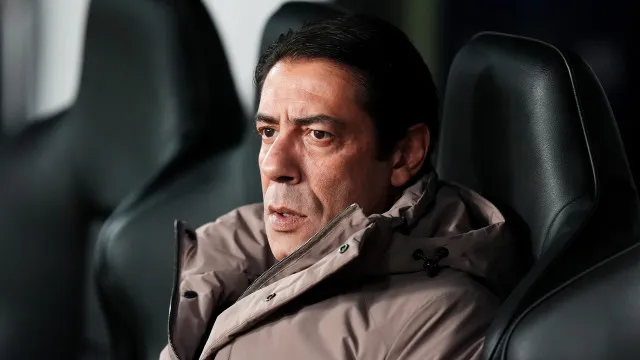 
                    João Gabriel visa Rui Costa: 