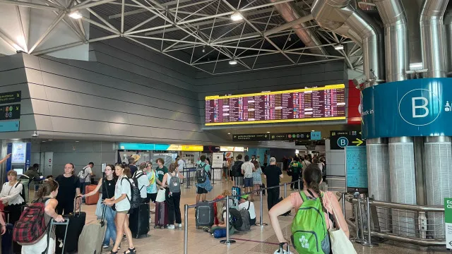 
                    Filas no Aeroporto de Lisboa? Dá 