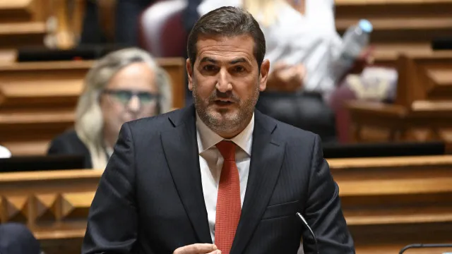 Combustíveis? Hugo Soares acusa Carneiro de estar "mal habituado"