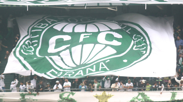 Coritiba tenta reagir após demissão de Seabra contra Vitória que ainda não venceu fora de casa