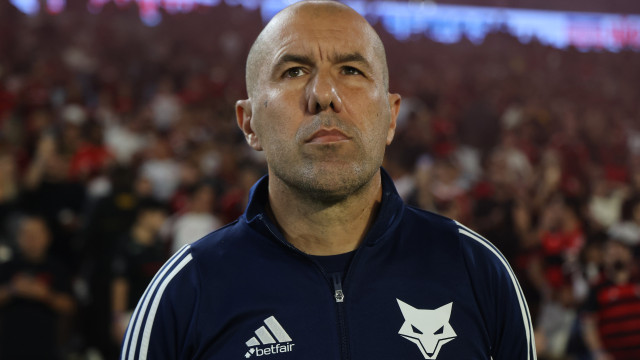 Em lágrimas, Leonardo Jardim anuncia pausa na carreira: 
