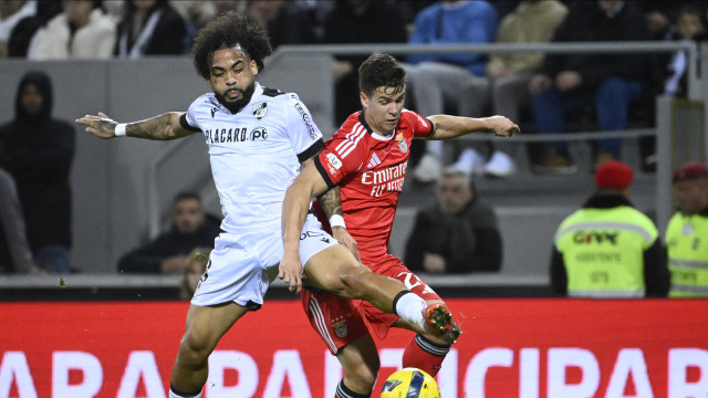 Il Benfica distrugge lo stadio del Vitória con tre tiri e mette sotto pressione l'FC Porto.
