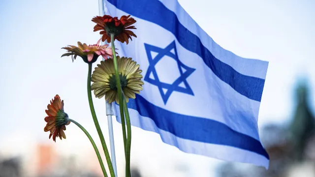
                    Maioria que apoia governo israelita apresenta projeto para eleições
                