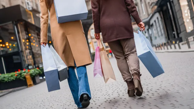 
                    Quase metade vão fazer compras na Black Friday ou Cyber Monday
                