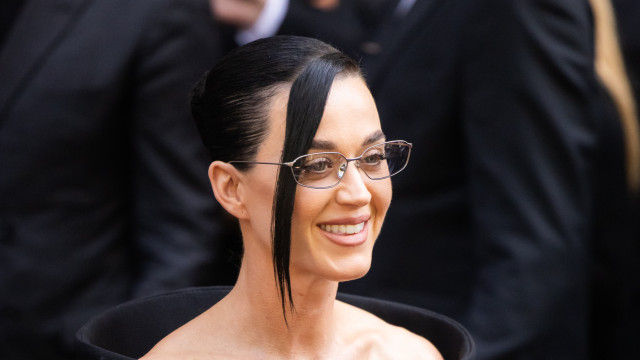 Katy Perry mostra nova foto da filha nos bastidores da nova turnê