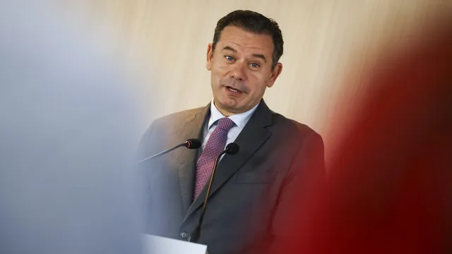 
                    PTRR prevê significativa despesa mas acomoda equilíbrio de contas
                