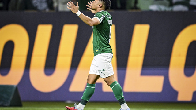 Vitor Roque brilha, Palmeiras vence Santos e abre vantagem para o Flamengo