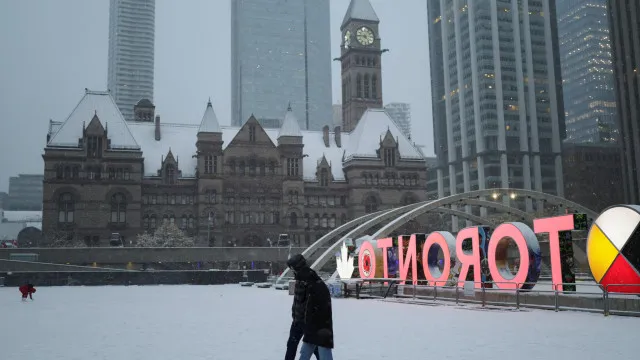 
                    Mural em Little Portugal homenageia portuguesas emigrantes em Toronto
                