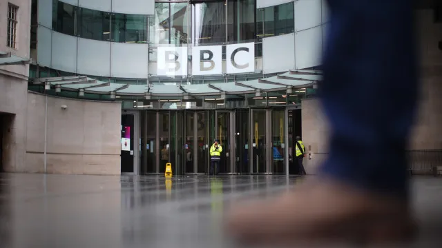 
                    BBC pede ajuda a tribunal dos EUA em processo de difamação movido por Trump
                