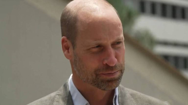 Príncipe William se emociona ao ver foto rara de Diana com Huck