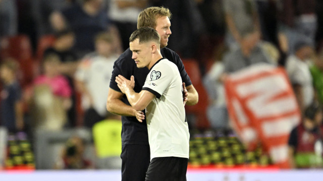 Nagelsmann critica Slot e defende Wirtz: