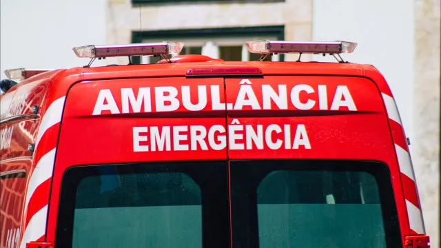 Retenção de ambulâncias nas urgências do Algarve compromete assistência