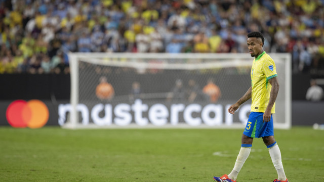 Ancelotti mantém base com 4-2-4 e testa Militão na lateral da seleção