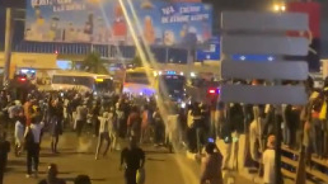 Messi recebido em clima de 'loucura total' em Angola