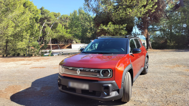 Renault 4 E-Tech. Testámos o neoclássico elétrico